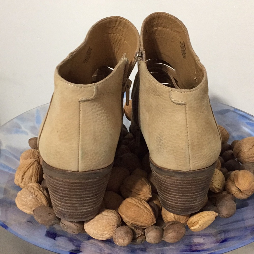 LuckyBrand LK-Zavrina tanleather side zip booties - Picture 2 of 8